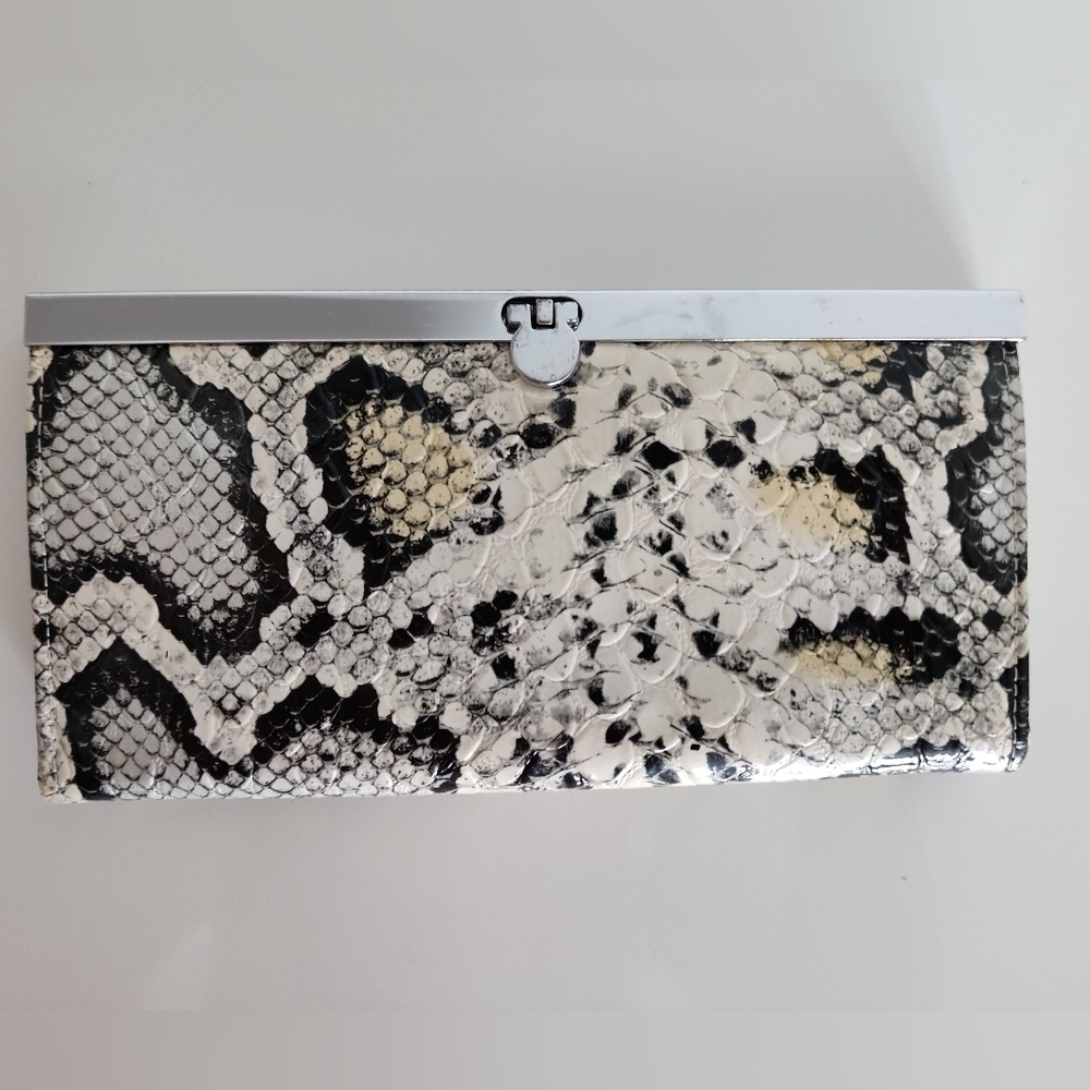 Depeche Mode Women's Snakeskin metallic wallet with link satin lining Elegant